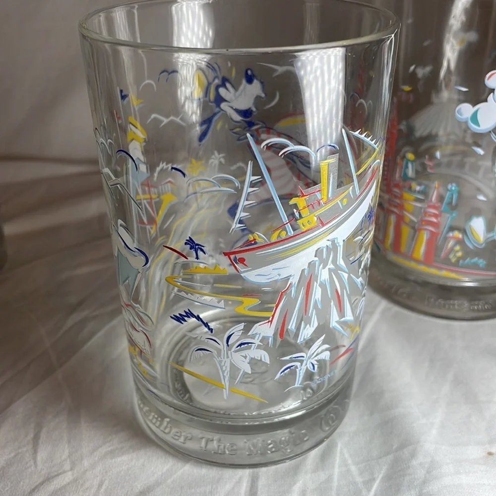 4 Walt Disney World collectible glassware - Picture 3 of 6